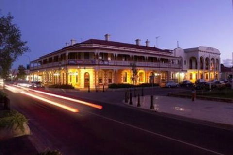 Jens Town Hall Hotel - Accommodation Daintree 3