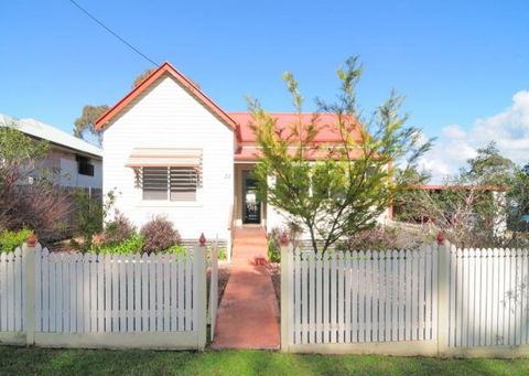 Diamond Cottages - Accommodation Daintree 0