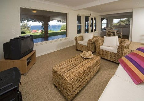 Absolute Waterfront At Hyams Beach - Elandra - Accommodation Daintree 4