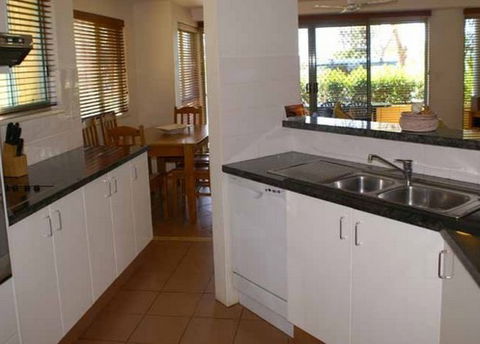 Airy Surfside Unit - Accommodation Daintree 3