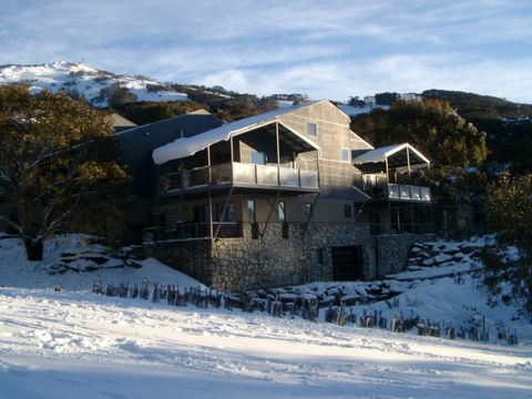 Snowbound Chalets - Accommodation Daintree 5