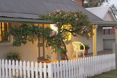 The Cottage Tumut - Accommodation Daintree 4