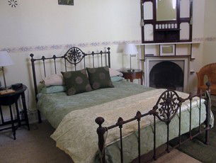 Araluen Old Courthouse Bed And Breakfast - Accommodation Daintree 1