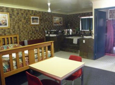 Bronco Motor Inn - Accommodation Daintree 0