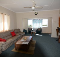 AMELIA STREET GLADSTONE 5 BEDROOMS - Accommodation Daintree