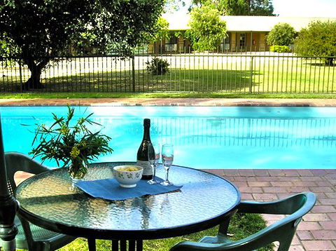 Mountain View Motor Inn And Holiday Lodges - Accommodation Daintree 4