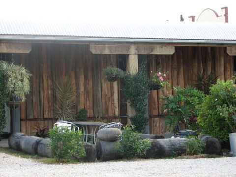 Eidsvold On The Corner - Motel  - Accommodation Daintree 0