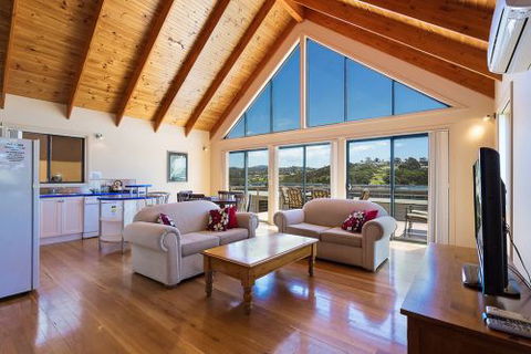 Eden Holiday Rentals - Accommodation Daintree 4