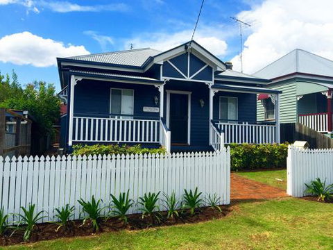 The Blue Cottage On Kent - Accommodation Daintree 0