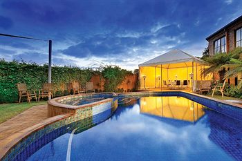 Best Western Plus Buckingham International - Accommodation Daintree 4