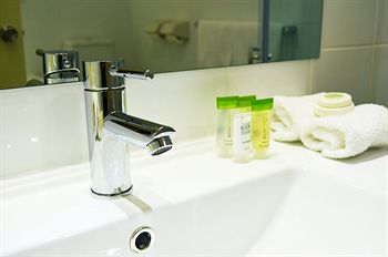 Best Western Plus Buckingham International - Accommodation Daintree 8