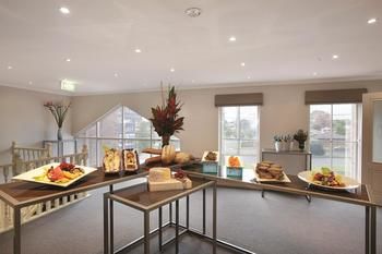 Best Western Plus Buckingham International - Accommodation Daintree 13