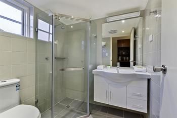 Best Western Plus Buckingham International - Accommodation Daintree 25