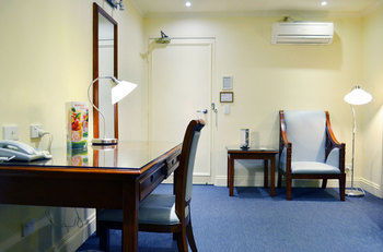 Best Western Plus Buckingham International - Accommodation Daintree 33