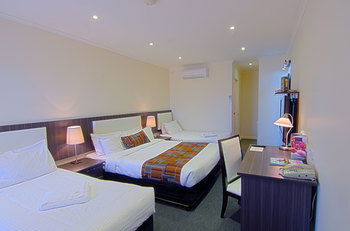 Best Western Plus Buckingham International - Accommodation Daintree 34