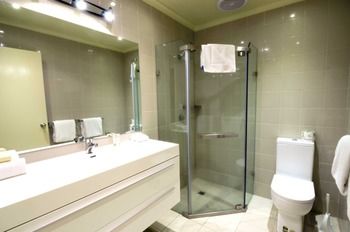 Best Western Plus Buckingham International - Accommodation Daintree 35
