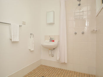 Madigan Wine Country Cottages - Accommodation Daintree 21