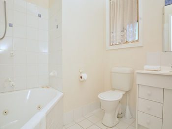 Madigan Wine Country Cottages - Accommodation Daintree 23