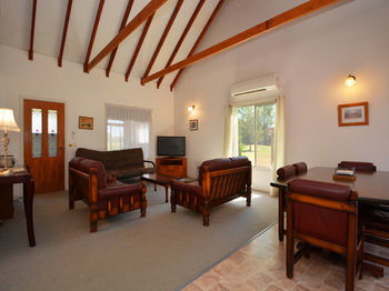Madigan Wine Country Cottages - Accommodation Daintree 44