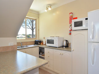Madigan Wine Country Cottages - Accommodation Daintree 76