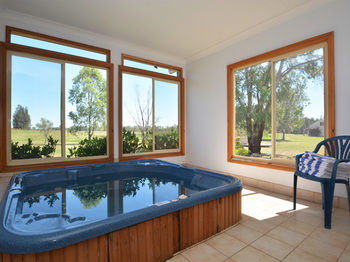 Madigan Wine Country Cottages - Accommodation Daintree 99