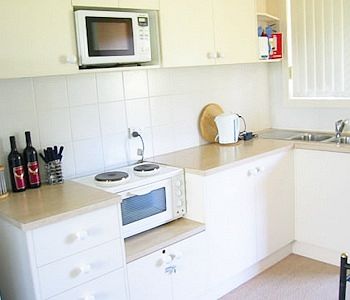 Madigan Wine Country Cottages - Accommodation Daintree 10