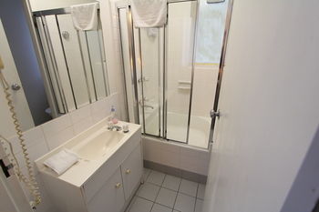Drummond Apartments Services - Accommodation Daintree 6