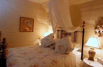 Valley Ranges Getaways - Accommodation Daintree 0