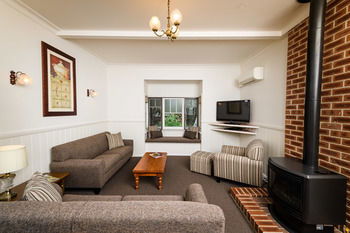 Federation Gardens & Possums Hideaway - Accommodation Daintree 58