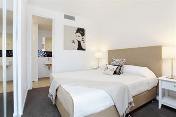 ALT Tower Serviced Apartments - Accommodation Daintree 1