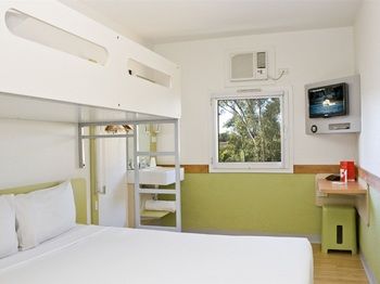 Ibis Budget Fawkner - Accommodation Daintree 2