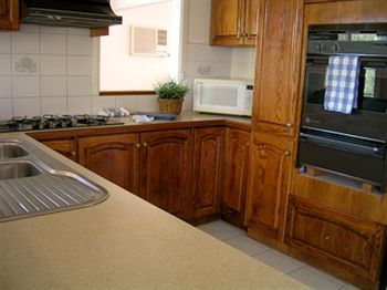 Australian Home Away @ Doncaster Grange Park - Accommodation Daintree 13