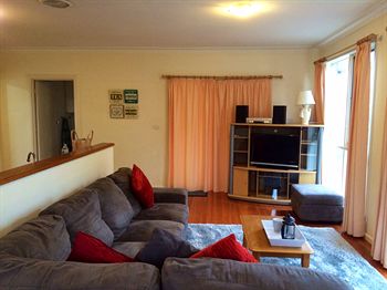 Australian Home Away @ Doncaster Grange Park - Accommodation Daintree 14