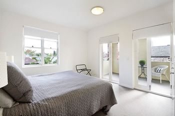 Albert Road Serviced Apartments - Accommodation Daintree 0