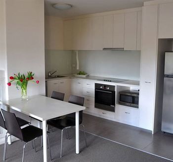 Albert Road Serviced Apartments - Accommodation Daintree 4