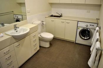 Albert Road Serviced Apartments - Accommodation Daintree 10