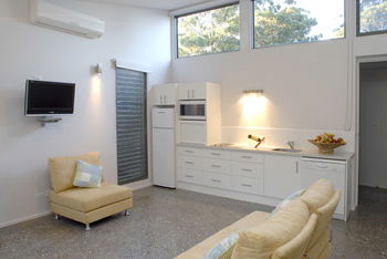 By The Beach B&B And Apartments - Accommodation Daintree 10