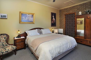 Langbrook Estate Cottages - Accommodation Daintree 4