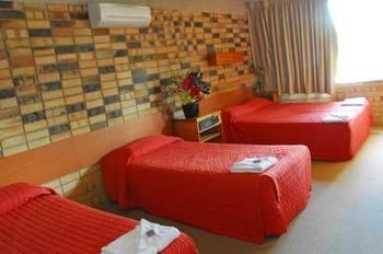 Palms Hotel Motel Chullora - Accommodation Daintree 0