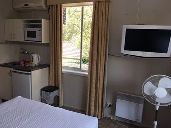 Boronia Lodge Burwood - Accommodation Daintree 21