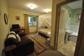 Lurline House - Accommodation Daintree 10