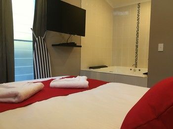 Huskisson Beach Bed And Breakfast - Accommodation Daintree 67