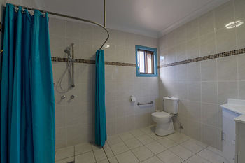 CBD Accommodation Tamworth - Accommodation Daintree 0