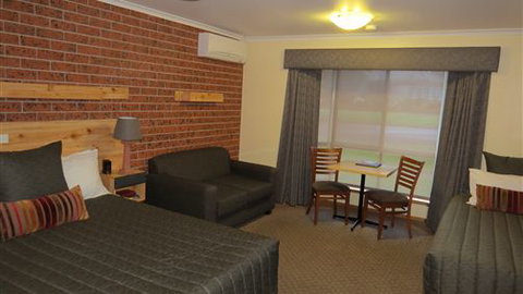 AAT 28 Goldsmith Hotel - Accommodation Daintree 2