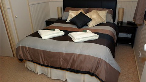 Alpine Country Cottages: Studio 3 - Accommodation Daintree 0