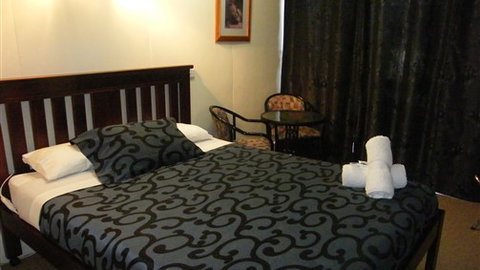 Boomers Guest House Hamilton - Accommodation Daintree 1