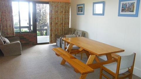 Boomers Guest House Hamilton - Accommodation Daintree 3