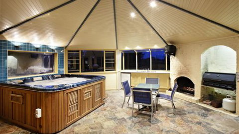 Lawson Lodge Country Estate - Accommodation Daintree 3