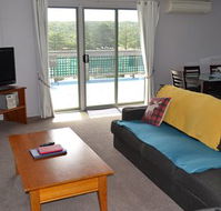 House on the Hill Port Campbell - Accommodation Daintree