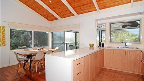 Barrakee Beach House - Anglesea - Accommodation Daintree 1